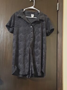 No Boundaries Black Romper shorts with snaps Medium (8-10)